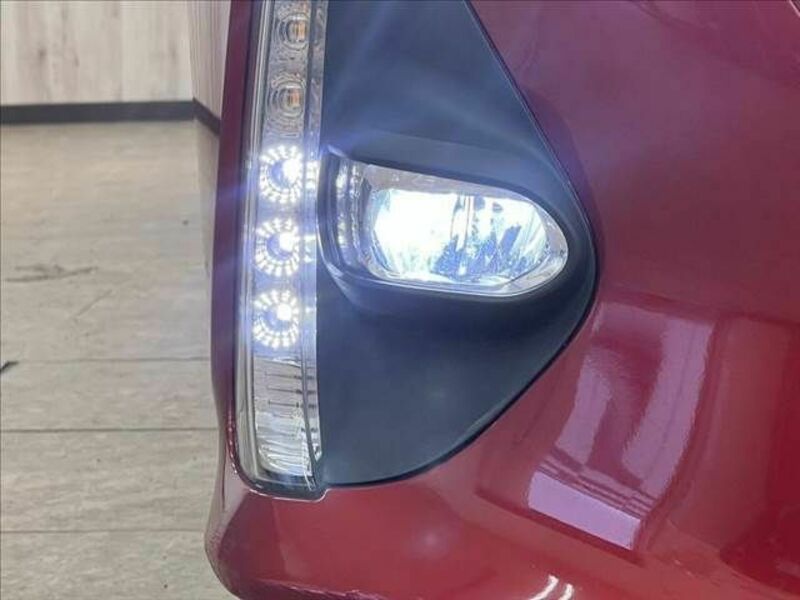 PRIUS PHV-28