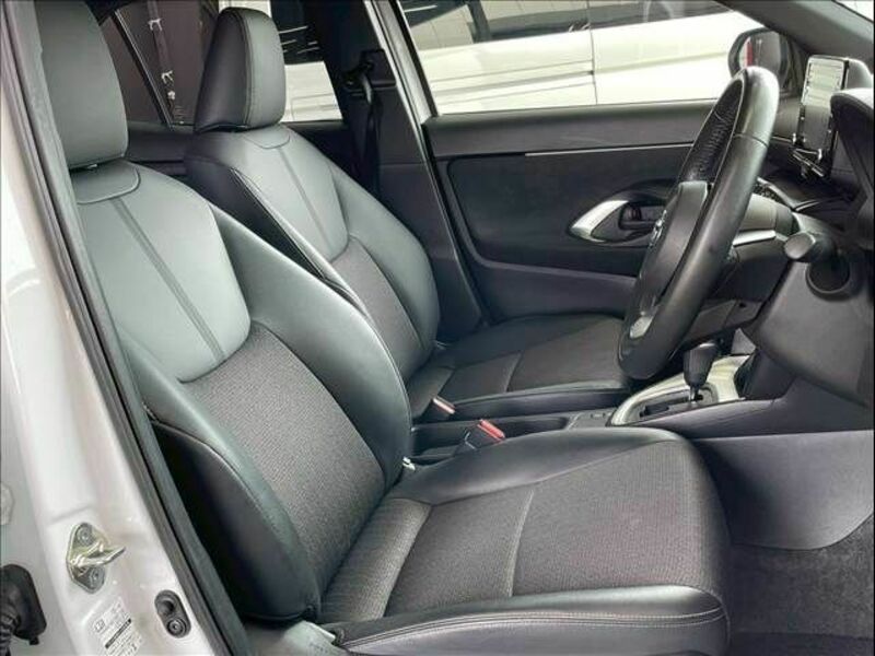 YARIS CROSS-4