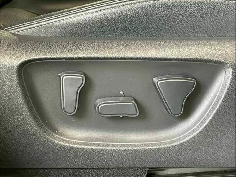 YARIS CROSS-10