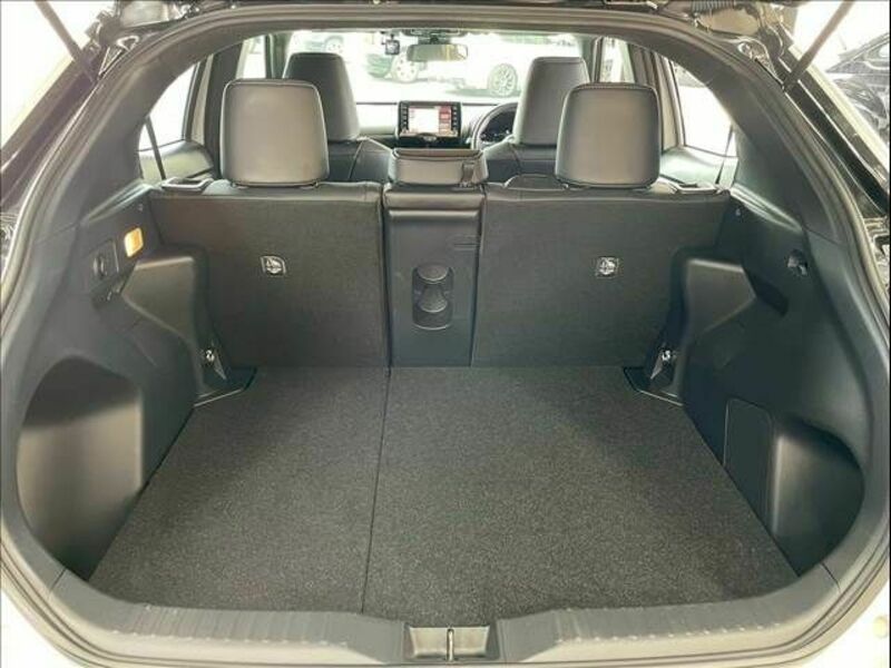 YARIS CROSS-12