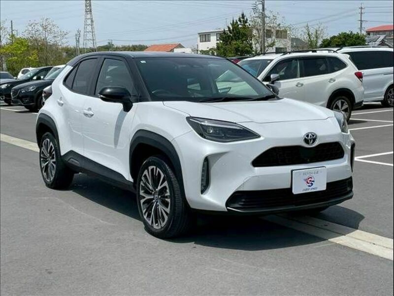 YARIS CROSS-13