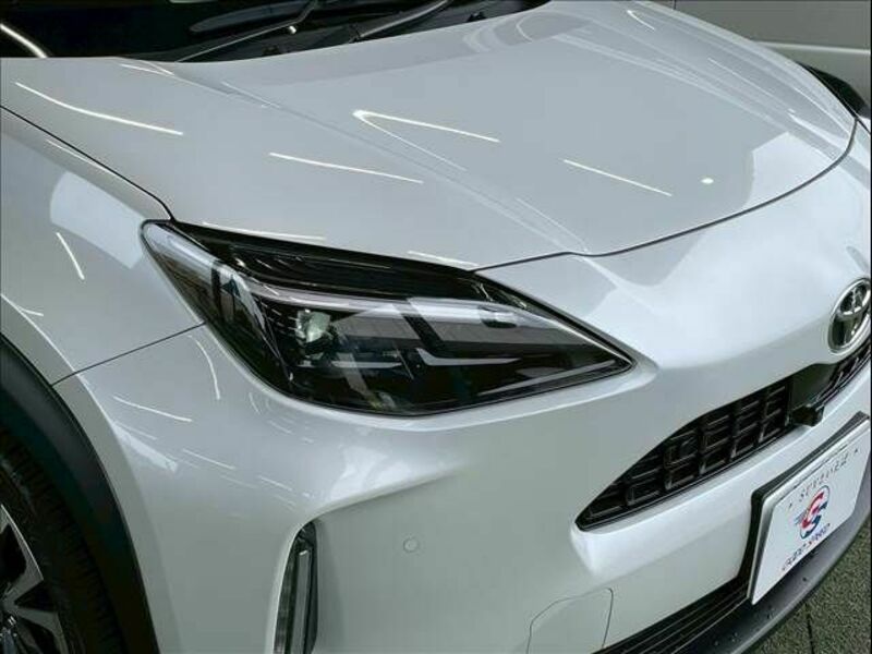 YARIS CROSS-18