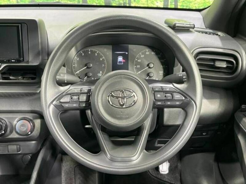 YARIS-11