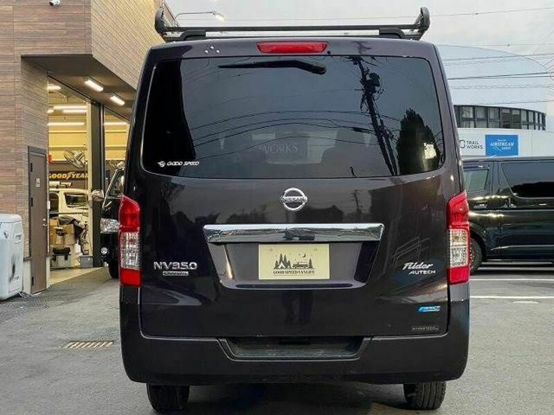 NV350 CARAVAN-18