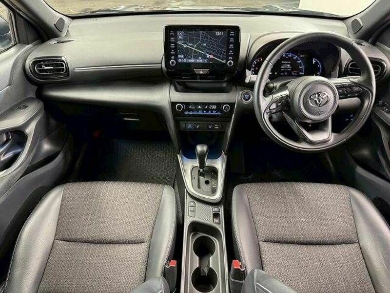 YARIS CROSS-1