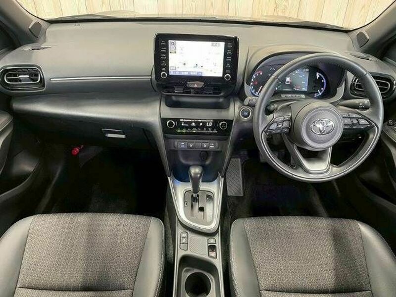 YARIS CROSS-1