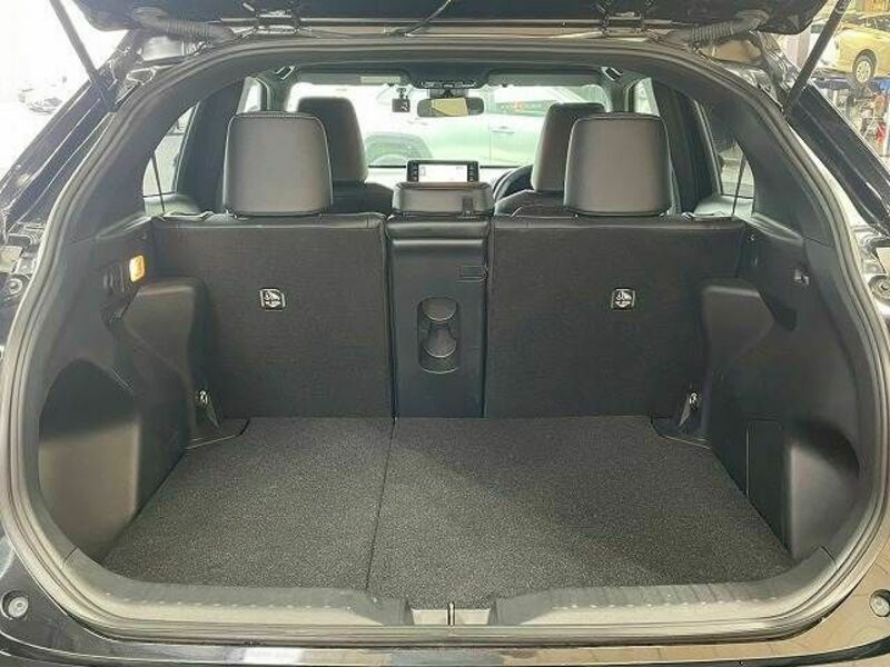 YARIS CROSS-12