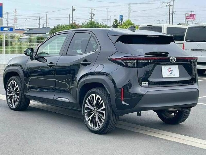 YARIS CROSS-15