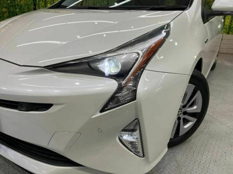PRIUS-11