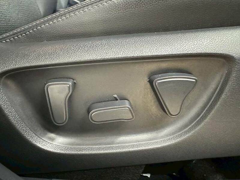 YARIS CROSS-9
