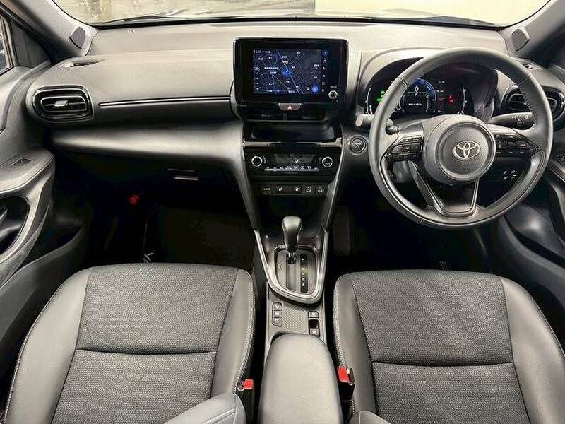 YARIS CROSS-1