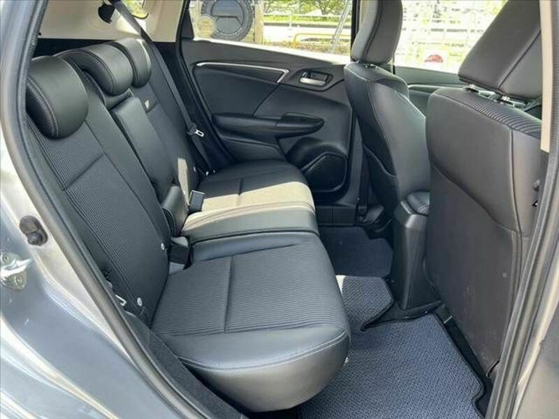 FIT HYBRID-17