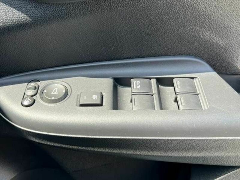 FIT HYBRID-29