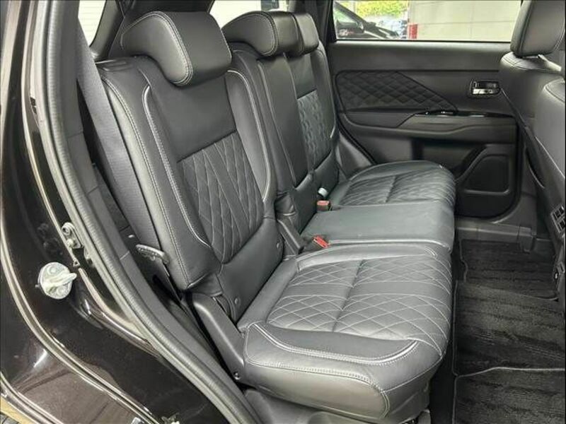 OUTLANDER PHEV-8