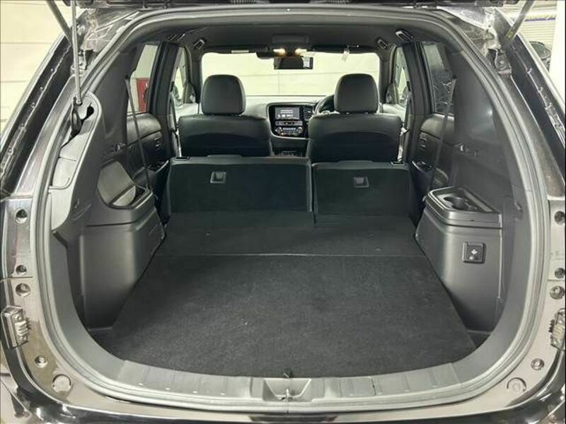 OUTLANDER PHEV-19