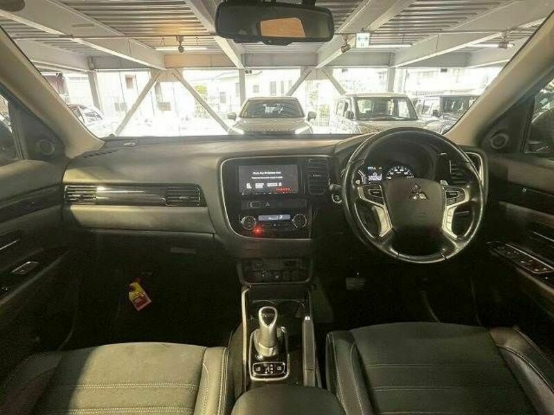 OUTLANDER PHEV-1
