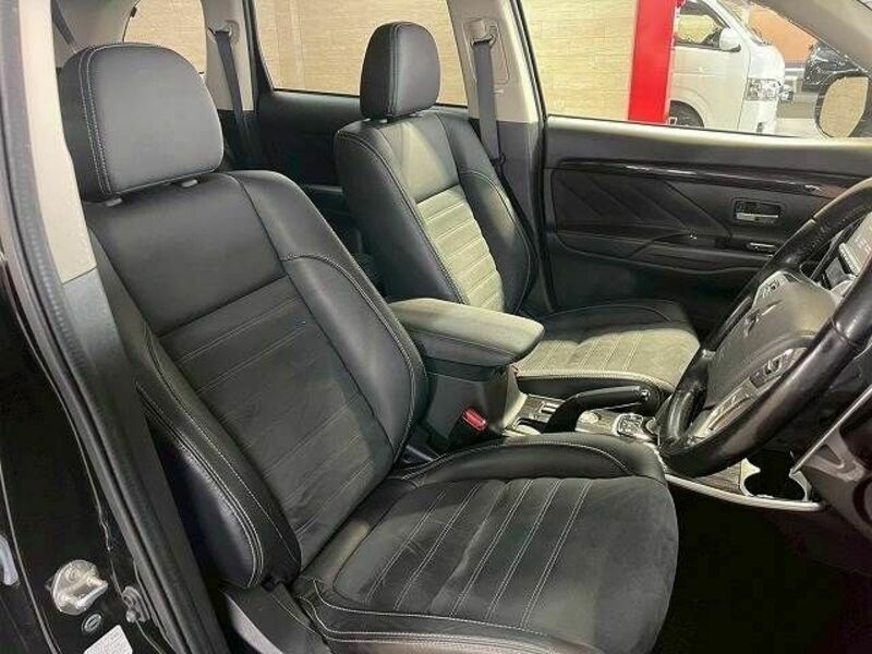 OUTLANDER PHEV-8