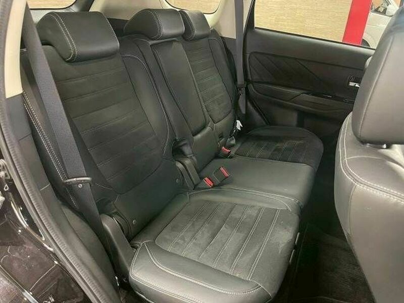 OUTLANDER PHEV-9