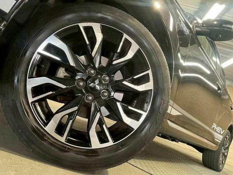 OUTLANDER PHEV-11
