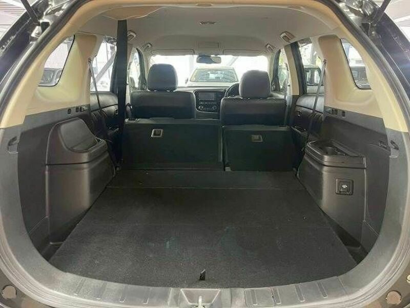 OUTLANDER PHEV-19