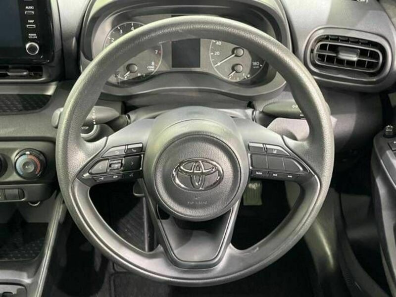 YARIS-11