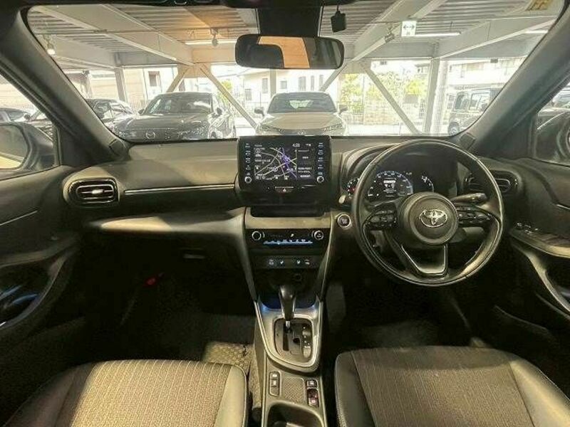 YARIS CROSS-1