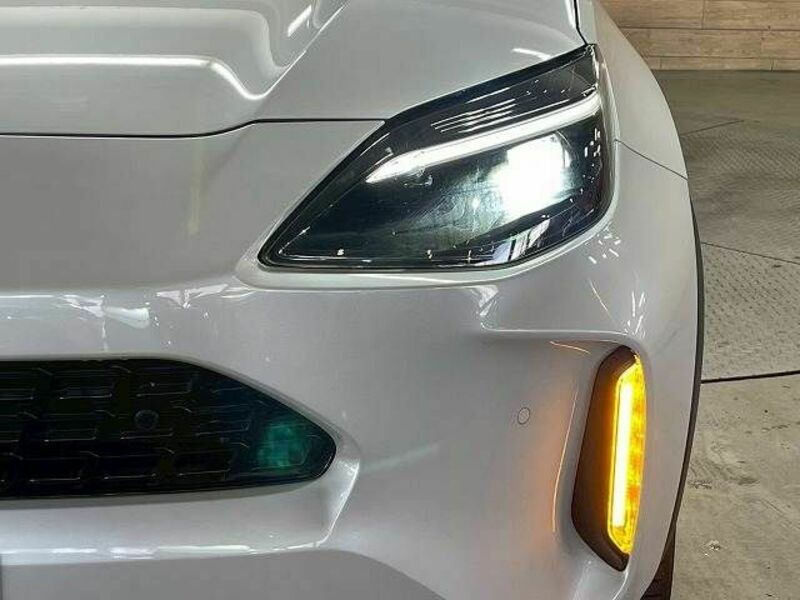 YARIS CROSS-10