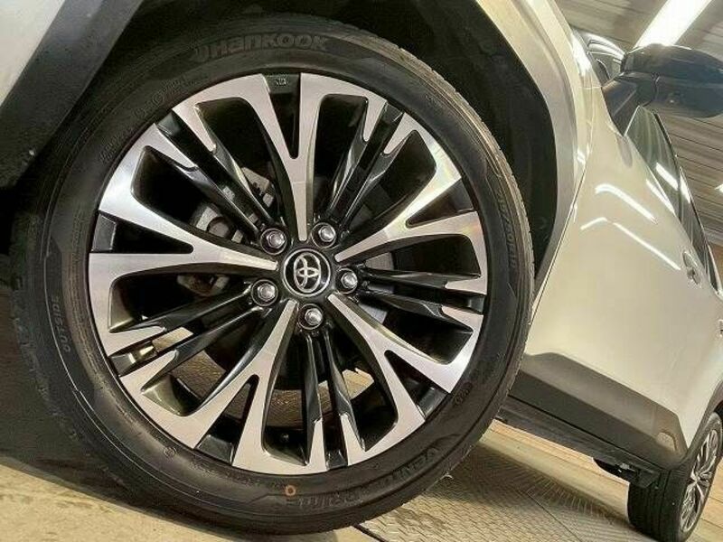 YARIS CROSS-11