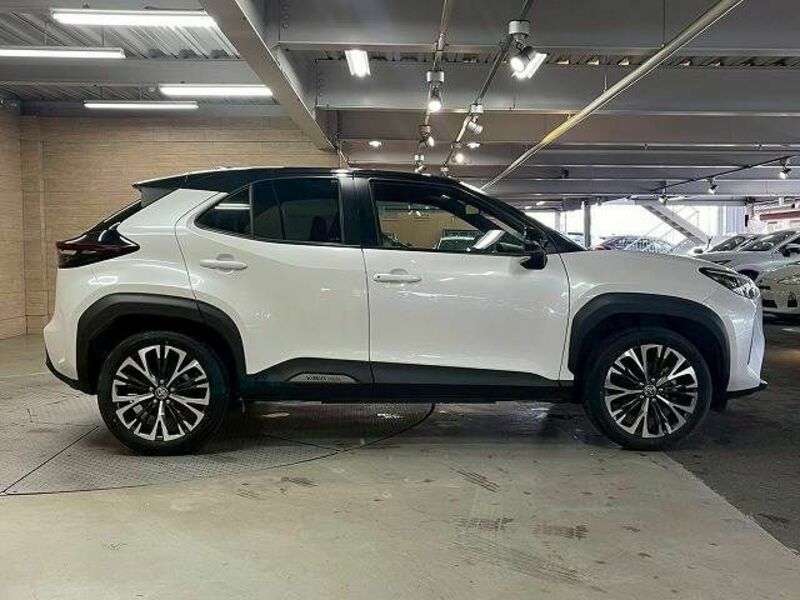 YARIS CROSS-17