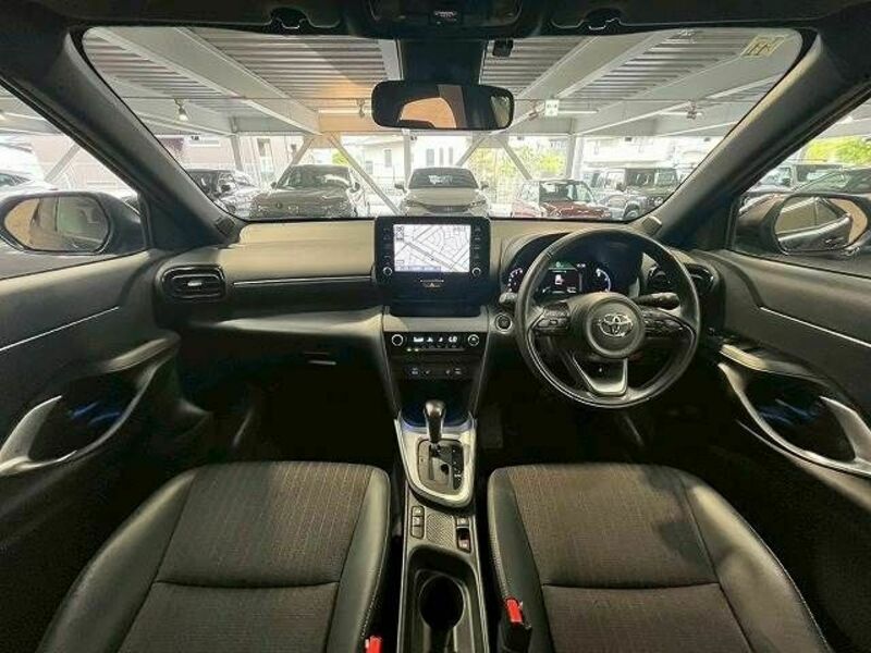 YARIS CROSS-1