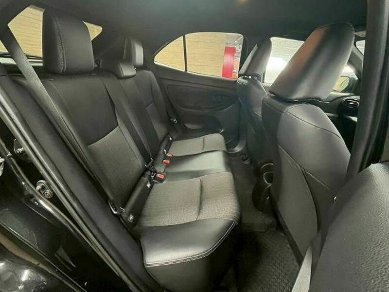YARIS CROSS-9
