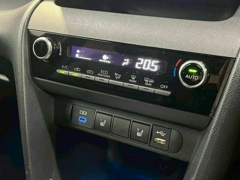 YARIS CROSS-15
