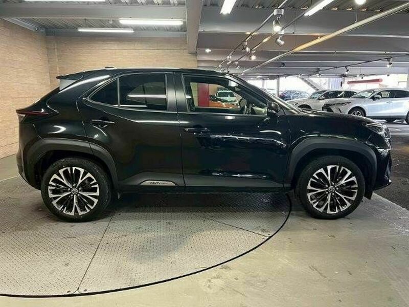 YARIS CROSS-17