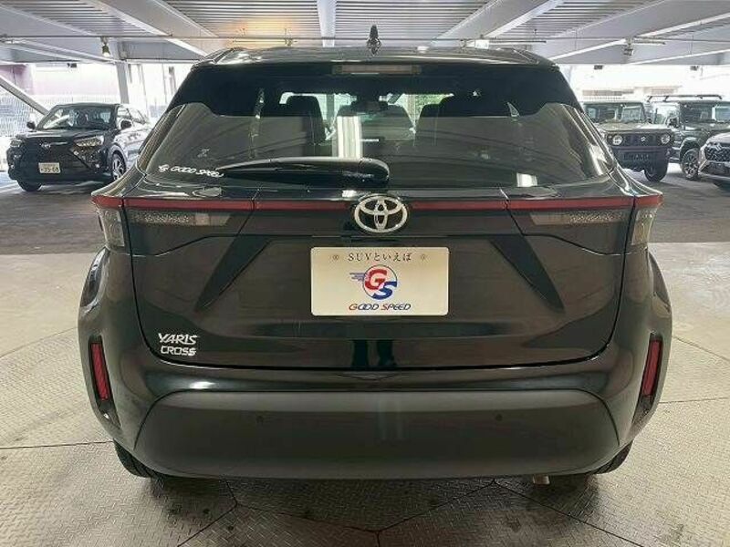 YARIS CROSS-18