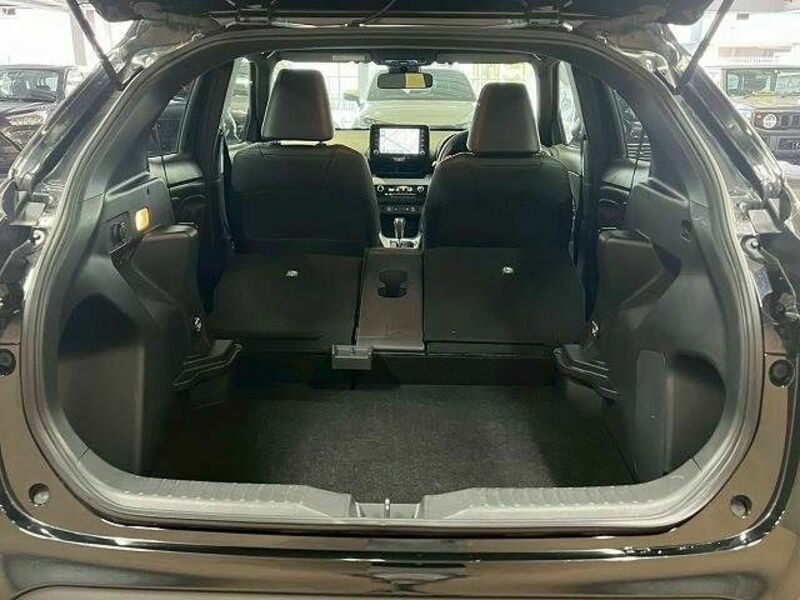 YARIS CROSS-19