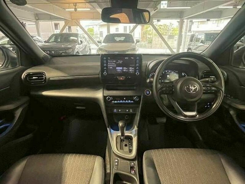 YARIS CROSS-1