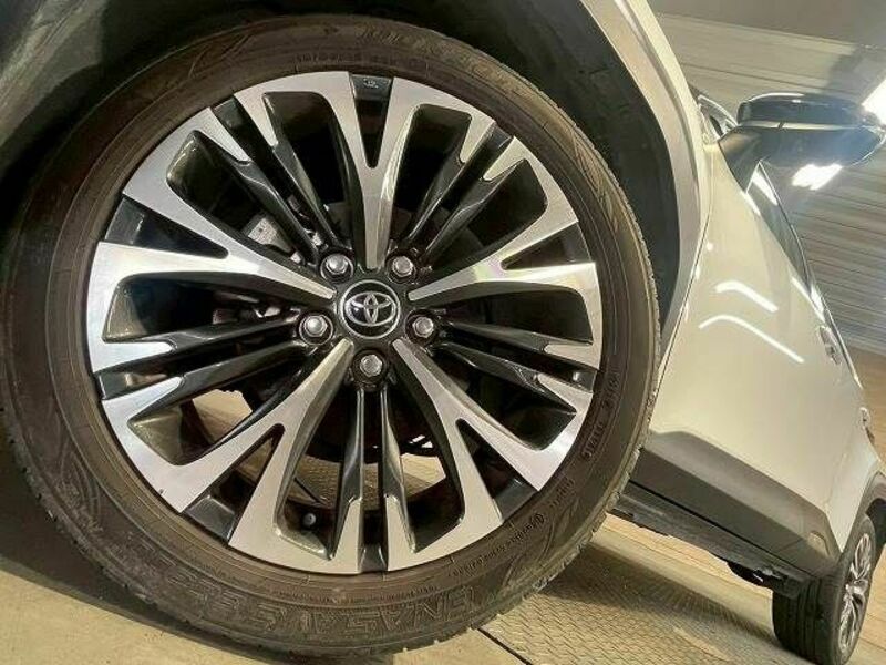 YARIS CROSS-11