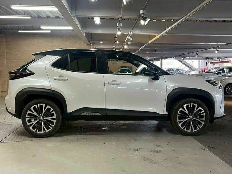 YARIS CROSS-17