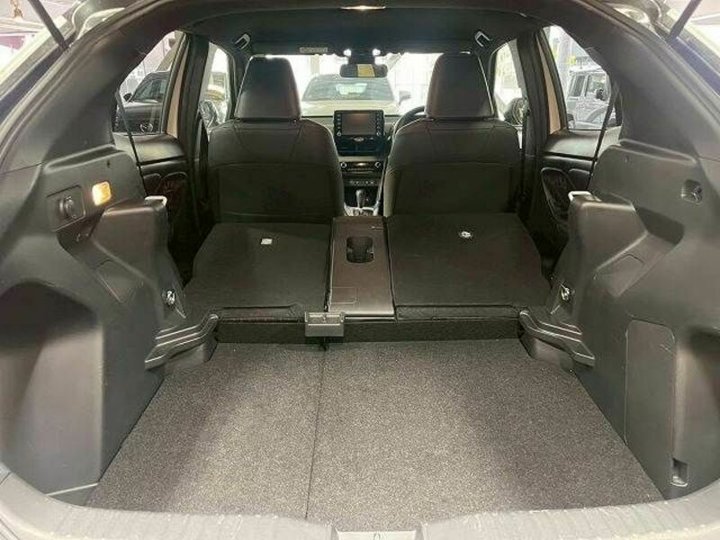 YARIS CROSS-19