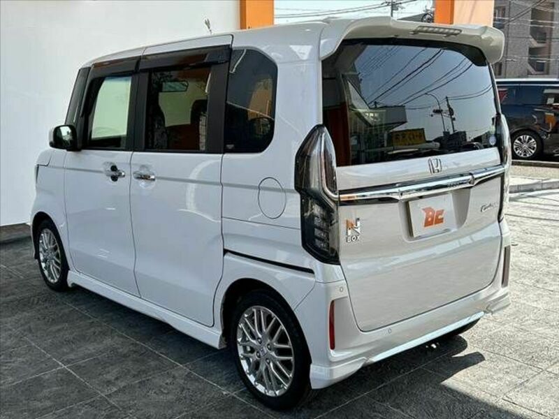N BOX CUSTOM-12