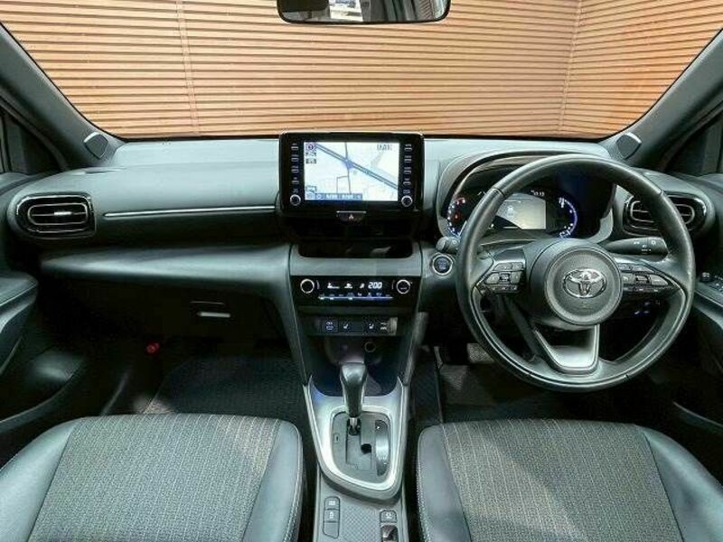 YARIS CROSS-1
