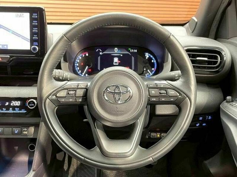 YARIS CROSS-12
