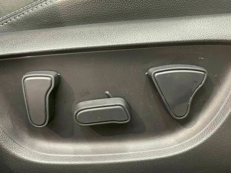YARIS CROSS-15