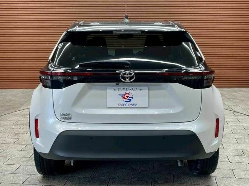YARIS CROSS-18