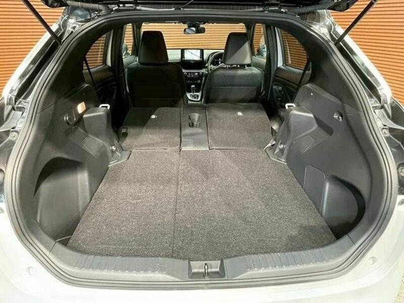 YARIS CROSS-19