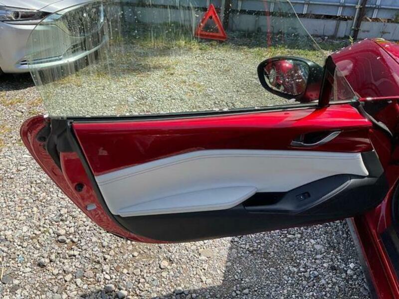 ROADSTER-18