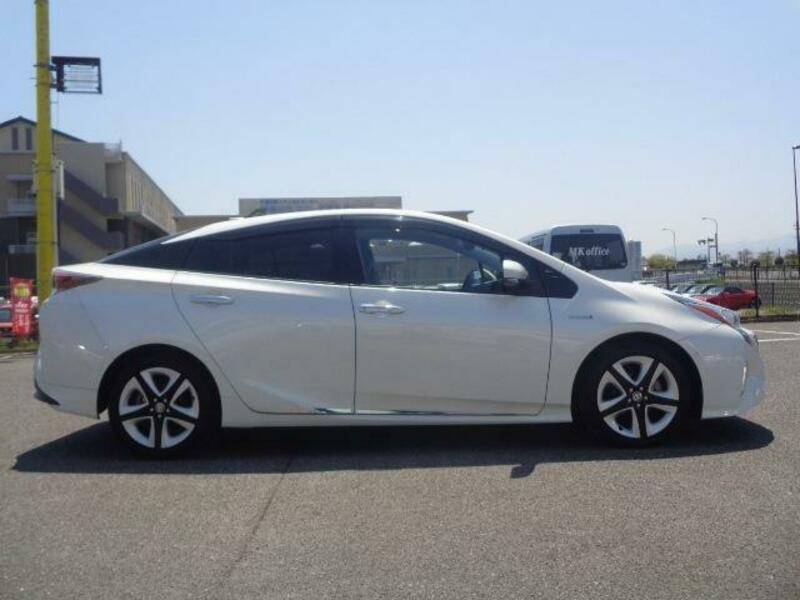 PRIUS-4
