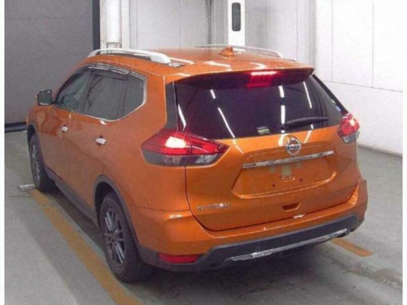 X-TRAIL-1