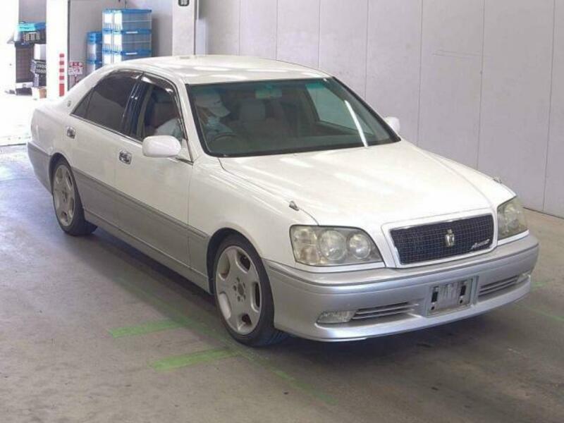 TOYOTA　CROWN
