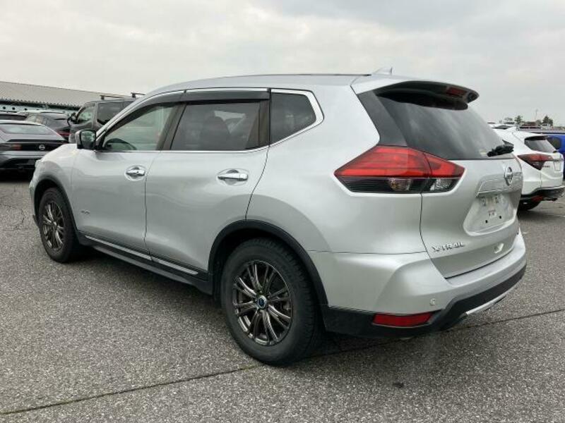 X-TRAIL-1